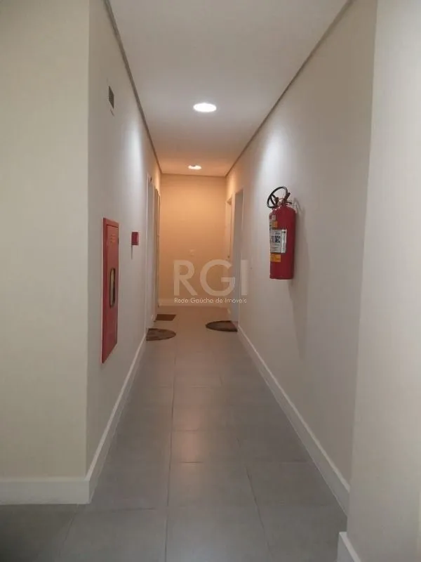 Imagem MÁFFER IMÓVEIS ALUGA Sala Comercial na Av. Cristóvão Colombo - Próxima à Félix da Cunha- 32.71m²