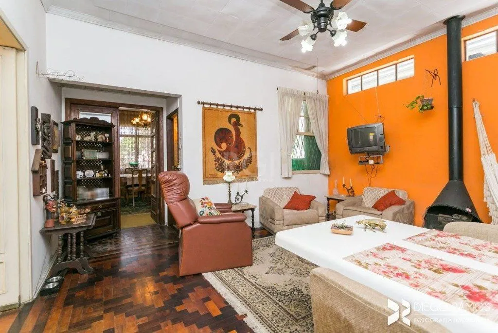 Imagem Casa para Venda - 198m², 3 dormitórios, sendo 1 suites, 4 vagas - Petrópolis