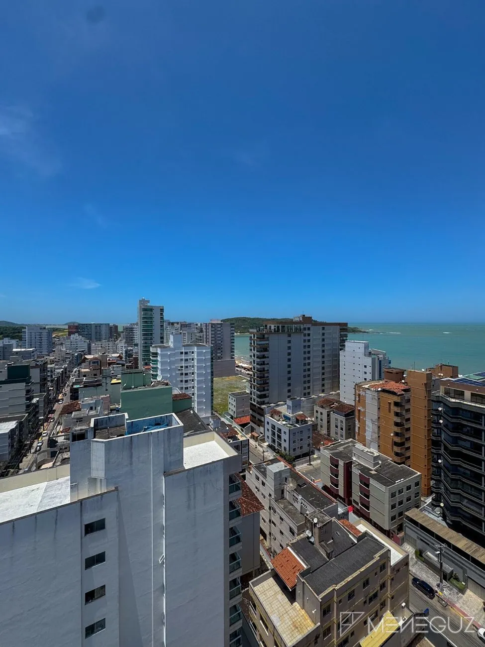 Imagem Apartamento mobiliado de 3 quartos na Avenida Praiana - andar alto, vista para as montanhas e vista discreta para o mar!