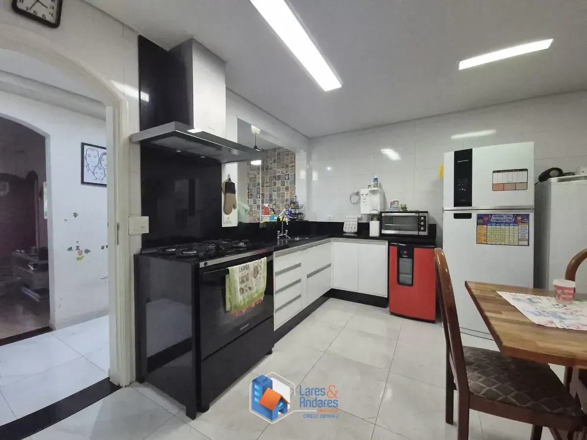 Imagem Sobrado para venda em Vila Tolstoi com 2 quartos, sendo 1 suíte, 180m²