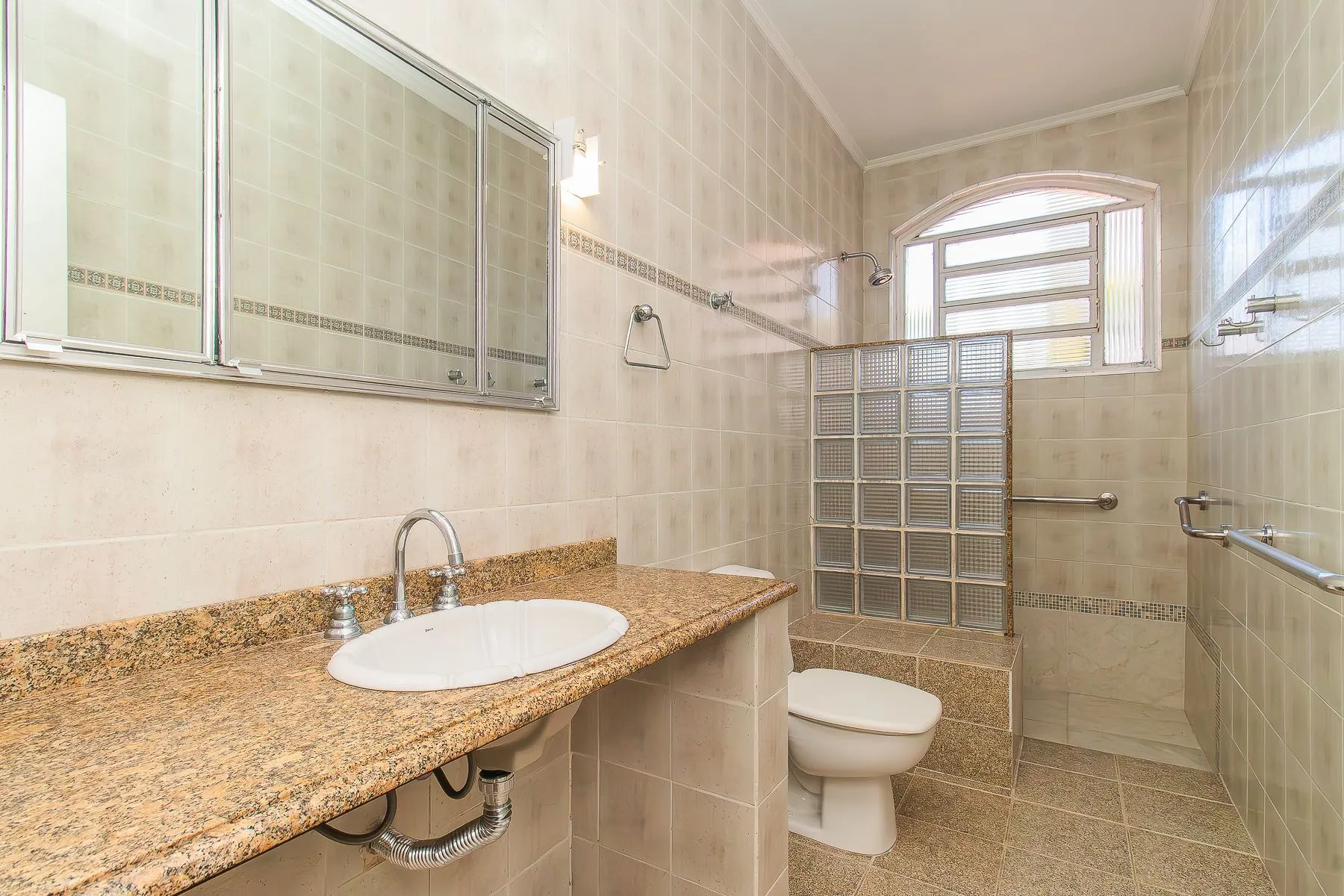 Imagem Casa com 5 dormitórios e muito mais