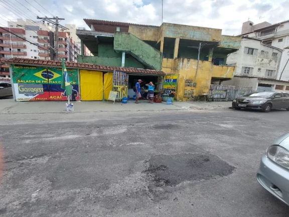 Imagem Casa de esquina com 6 quartos na Praia do Morro