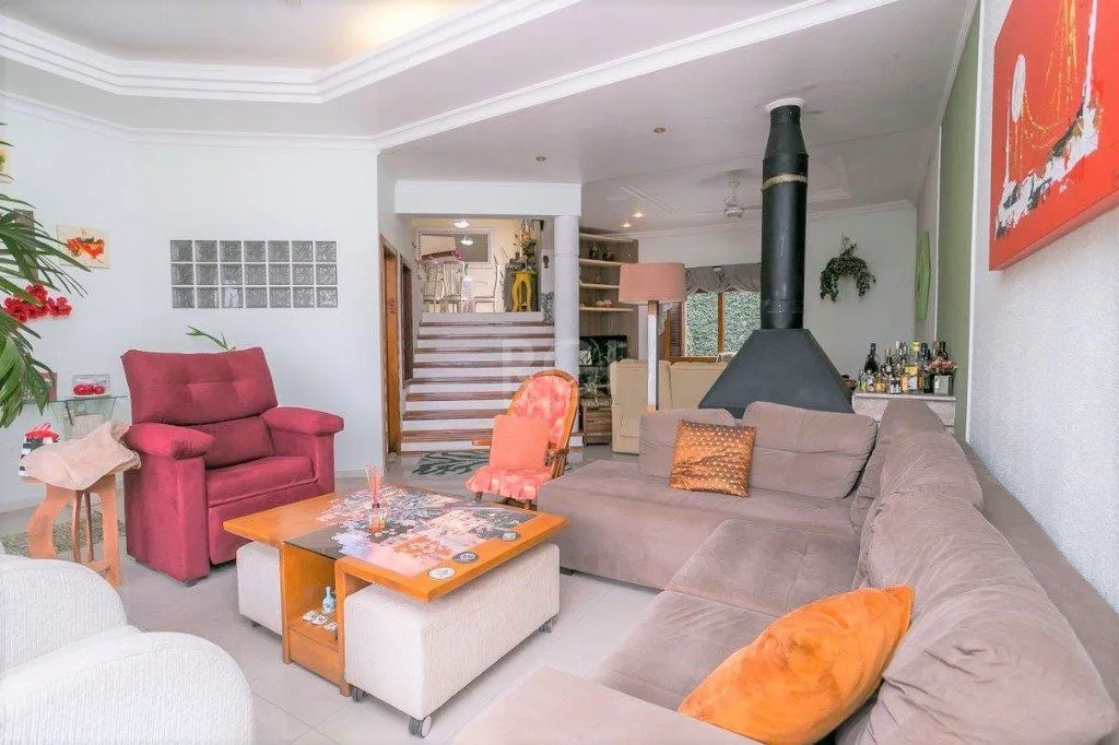Imagem Casa para Venda - 279m², 3 dormitórios, sendo 1 suites, 4 vagas - Teresópolis