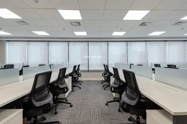 Imagem Conjunto Comercial mobiliado na Vila Olímpia - Locação! Espaço de 260m² e 6 vagas de garagem em São Paulo-SP.