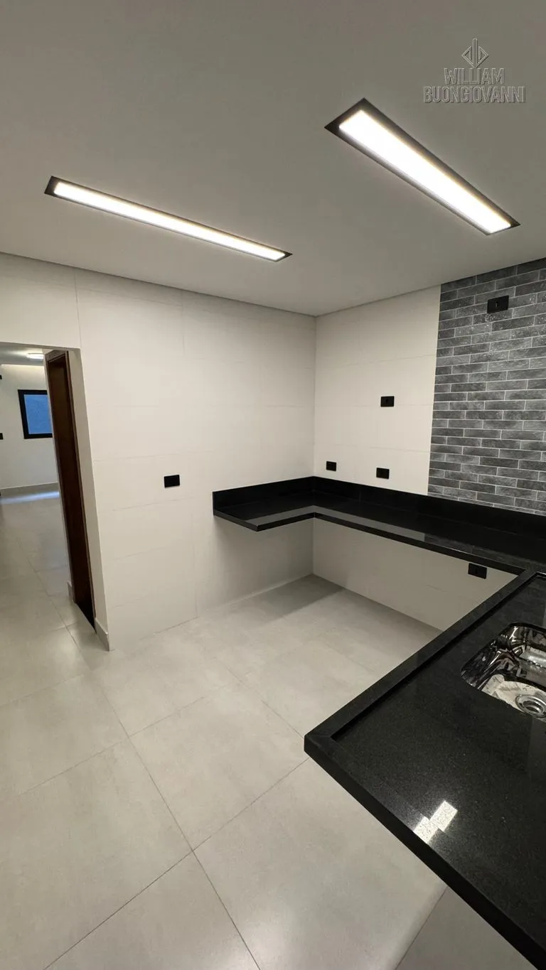 Imagem Sobrado 2 Dormitórios com Quintal - 63m²