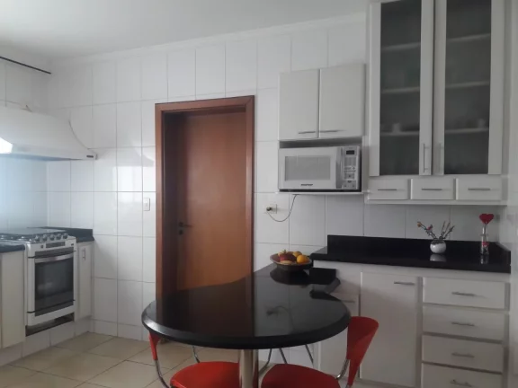 Imagem AP 2623 - Área útil: 138,61 m² - muito bem localizado, no Centro da cidade. Distribuído em uma e...