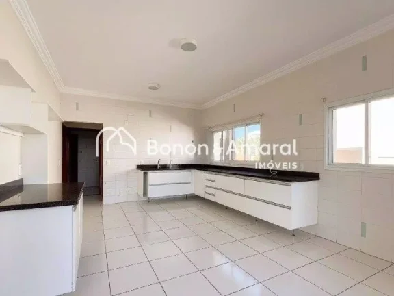 Imagem Sofisticada casa para aluguel no Alphaville Campinas. 
A residência possui uma área construída de...