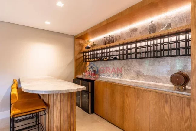Imagem Casa ampla em condomínio de alto padrão com 3 quartos, sendo 1 suite no Campo Comprido