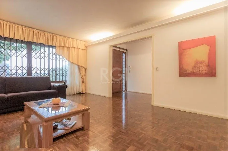 Imagem Casa para Venda - 327m², 4 dormitórios, sendo 1 suites, 3 vagas - Chácara das Pedras