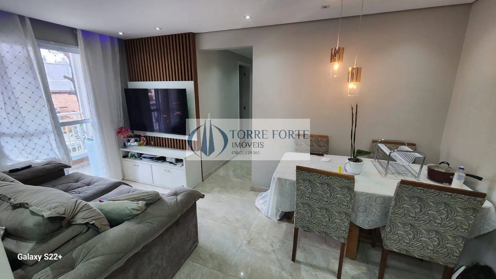 Imagem Apartamento de 2 dormitórios com sacada na Vila Carmosina