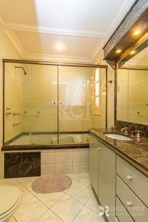 Imagem Casa térrea à venda, com 2 suites, 3 banheiros, edicula, pátio, 2 vagas - Bairro Medianeira