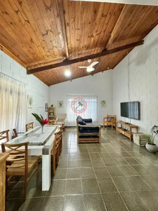 Imagem CASA CHARMOSA ;BOISSUCANGA,2 DORMITÓRIOS,SALA AMPLA,AVARANDADA,EDICULA COM QUARTO AMPLO E BANHEIRO, ARVORES FRUTIFERAS EM 581 MT2