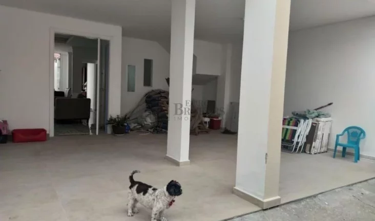 Imagem Sobrado triplex no Centro de Balneário Camboriú.