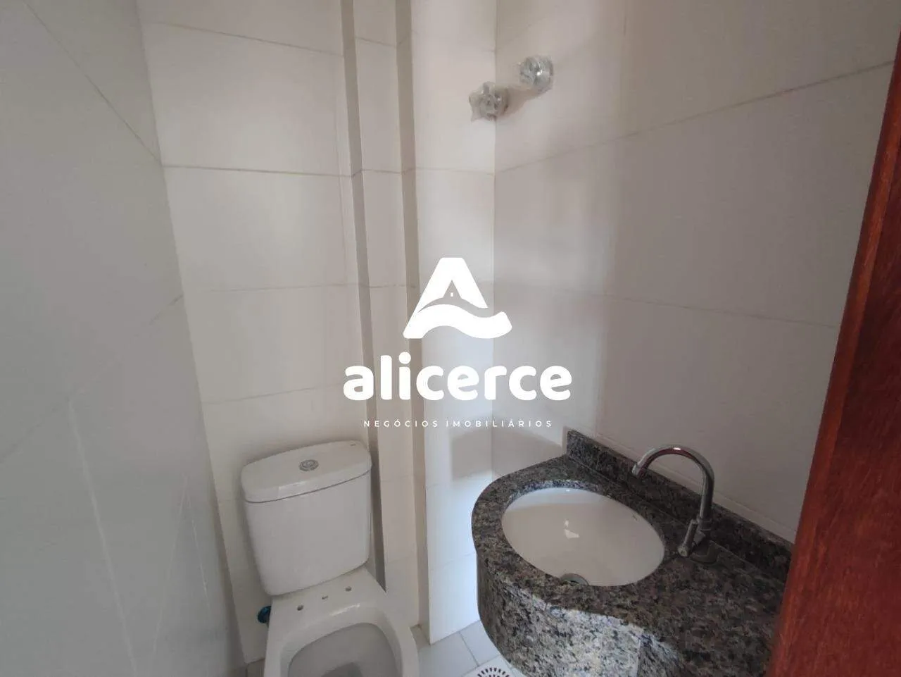 Imagem Apartamento à venda com 2 quartos 2 suítes, 63,94m² em Capoeiras Florianópolis