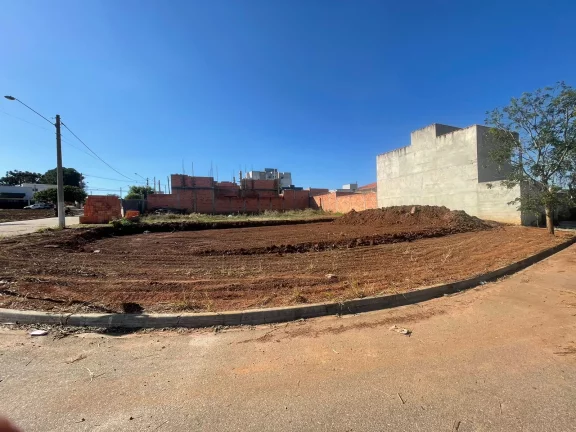 Foto do imóvel Terreno de Esquina à Venda no Bairro dos Ipês, Boituva em Rua Antônio Brasil Holtz