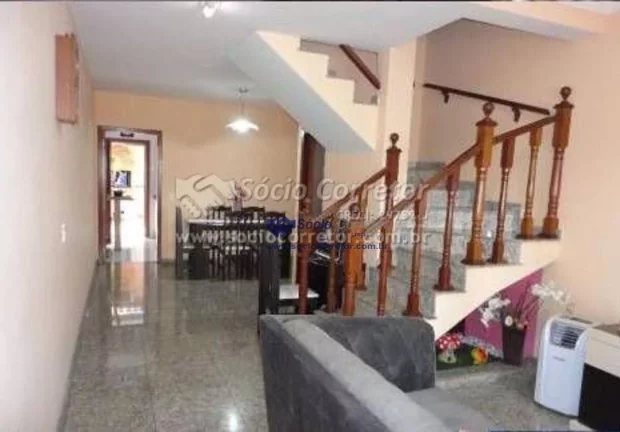 Imagem Vendo sobrado 155m - 3 Dorms. com Suíte- Por R$ 700.000,00 - Bom Clima