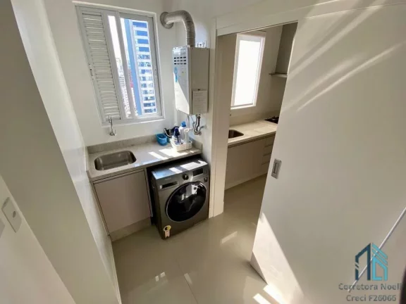 Imagem Apartamento 03 suítes, 02 vagas, andar alto ensolarado no Centro de Balneário Camboriú SC