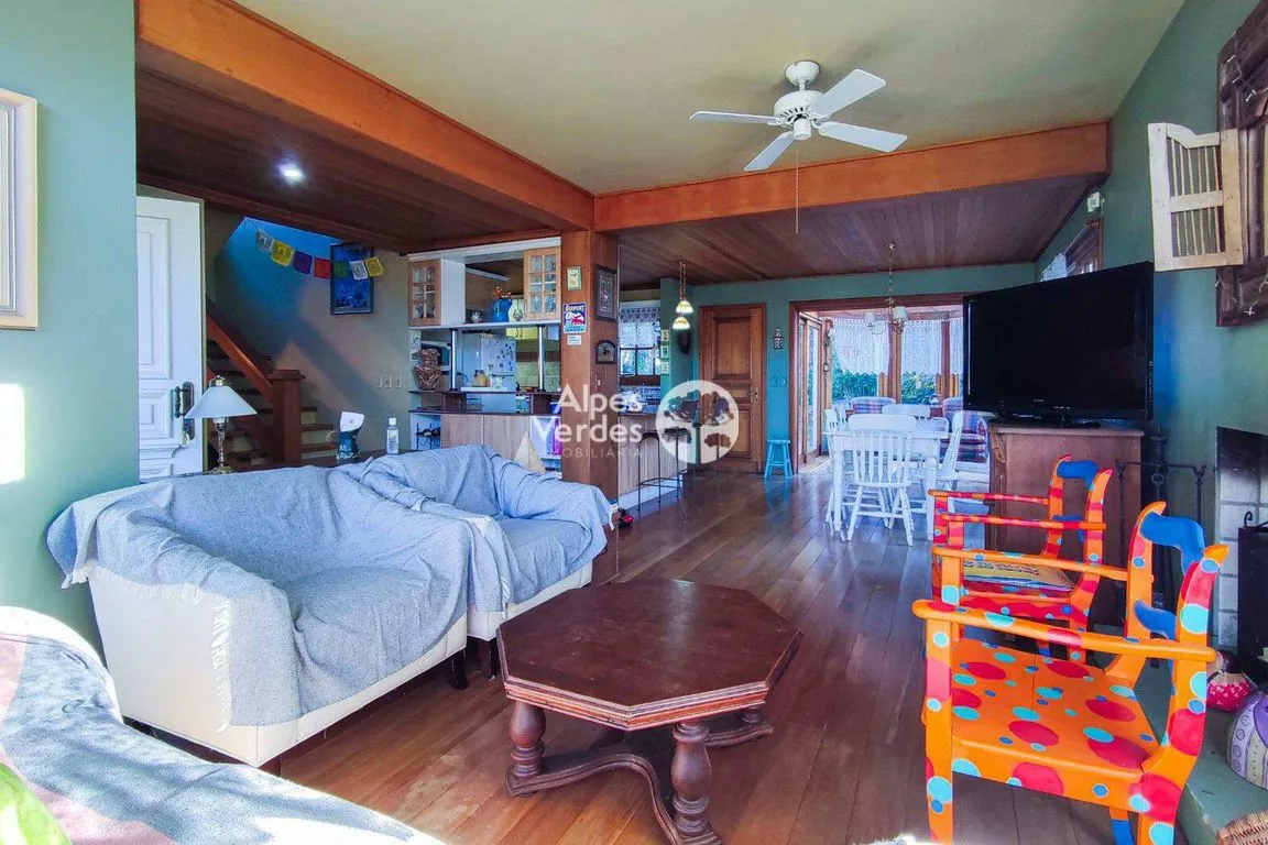 Imagem Vende-se Casa no Quinta da Serra, com 04 dormitórios