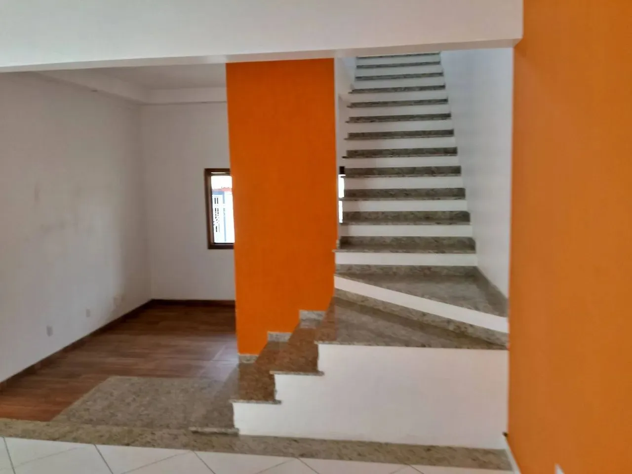 Imagem Impecável casa à venda em Sorocaba-SP, bairro Jardim Vila São Domingos: 4 quartos, 3 salas, 4 banheiros, 3 vagas, 260m².