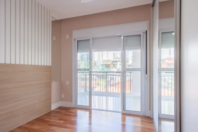 Imagem Apartamento com reforma impecável e com uma bela vista para o Campo de Marte!!! São 94m² de área...