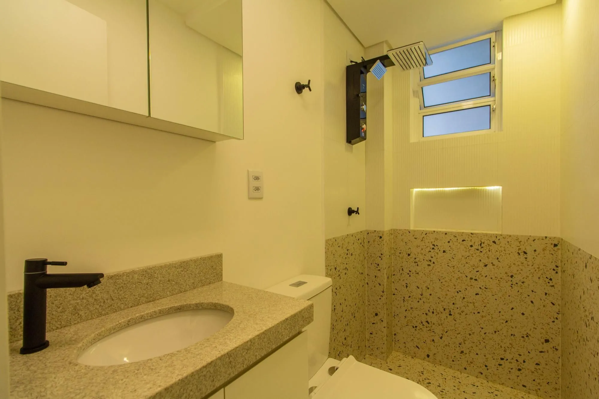 Imagem Apartamento Reformado e Semi Mobiliado no Bom Fim