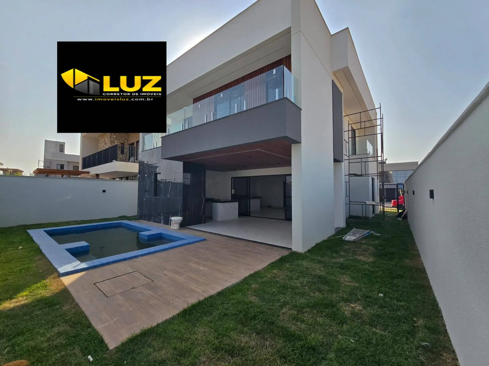 Imagem GRANDE OPORTUNIDADE!! Linda casa na Cidade Alphaville no Terras 4.