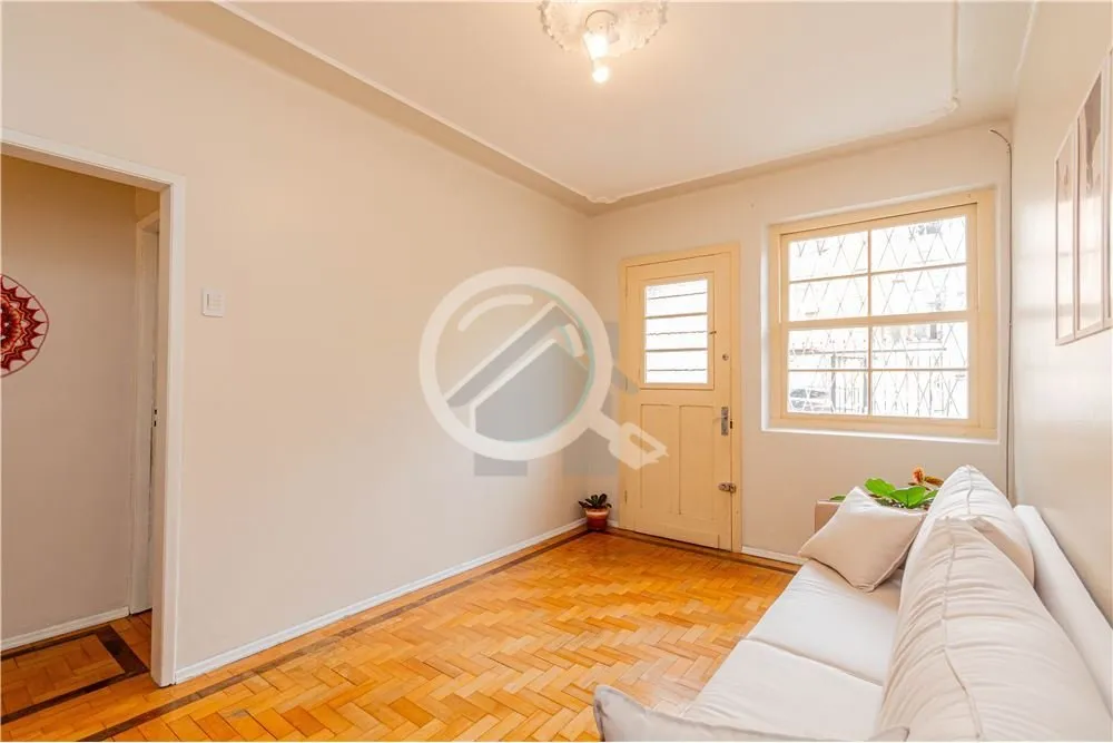 Imagem Ótima localização para comércio e residencial. Sobrado com duas casas com entradas individuais, ...