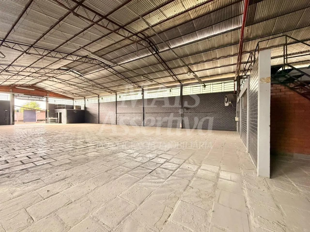 Imagem Prédio comercial pra locação de 1.440m² e terreno de 2.000m² - Novo hamburgo