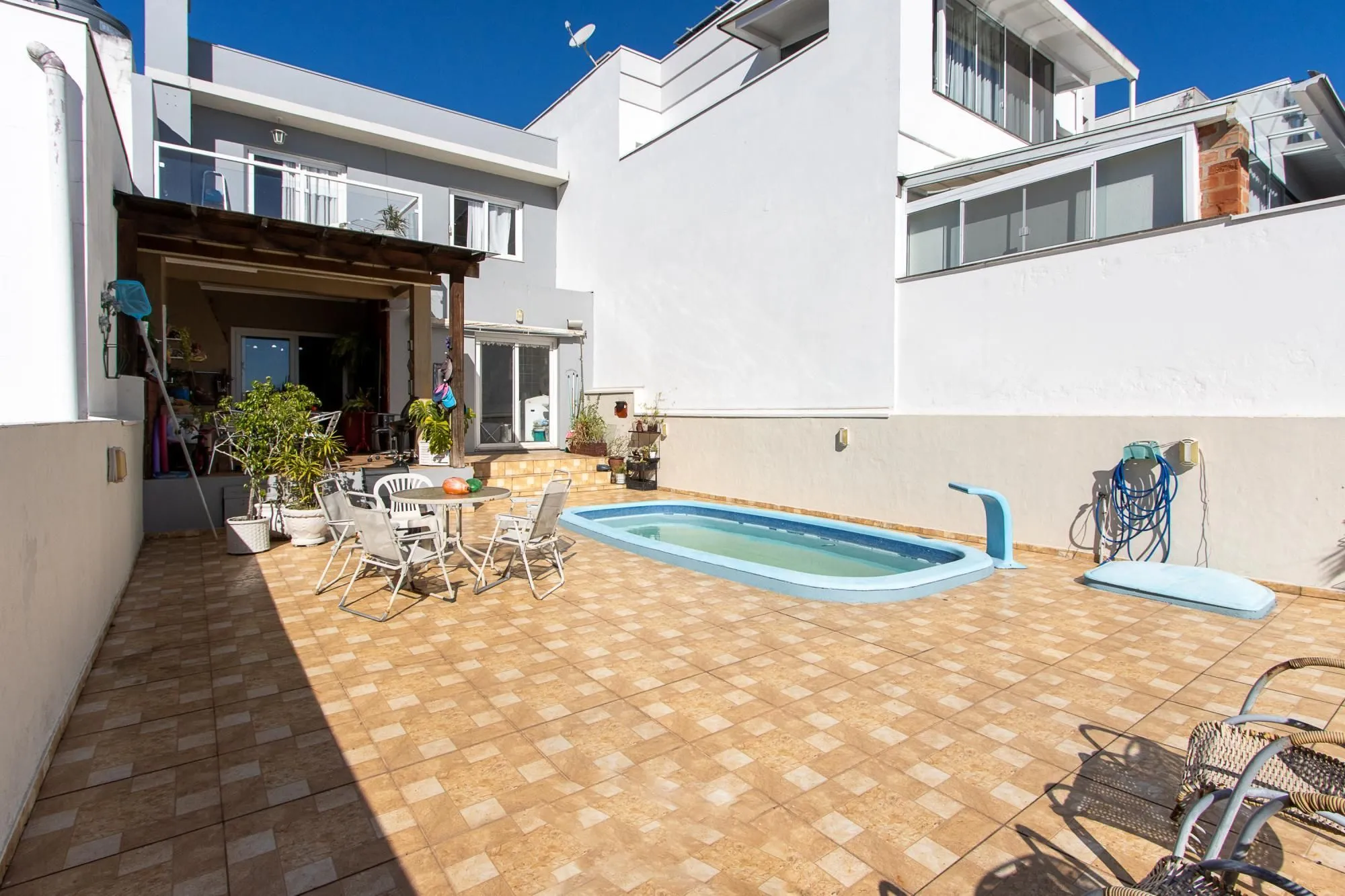 Imagem Casa com 3 dormitórios, suíte com closet e piscina no Condomínio Cinque Terre