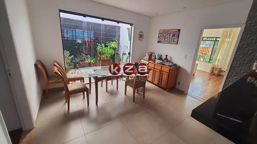 Imagem Casa térrea em Valinhos para venda com 3 dormitórios sendo 2 suítes com edícula de 2 dormitórios