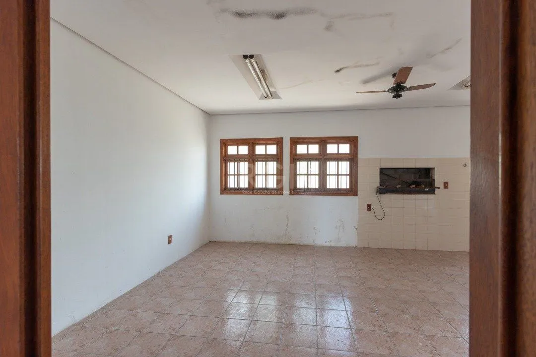 Imagem Casa para Venda - 460m², 4 dormitórios, sendo 1 suites, 4 vagas - Cristal