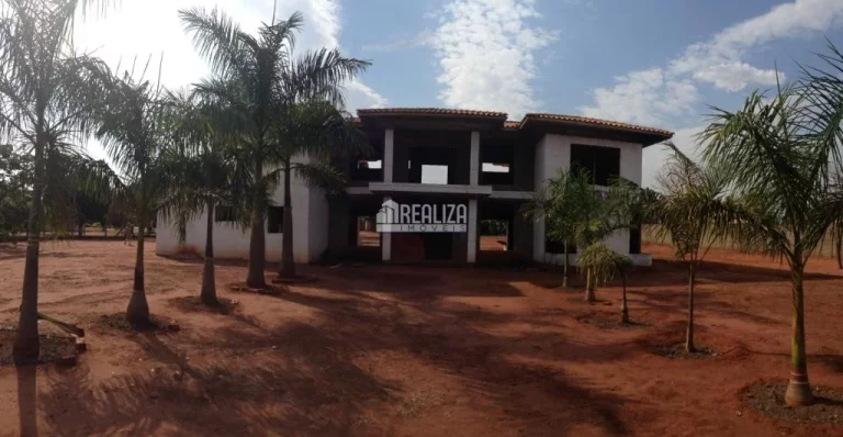Imagem Chácara à Venda em Uberaba - Chácara Vila Real com 8 Garagens e Poço Artesiano