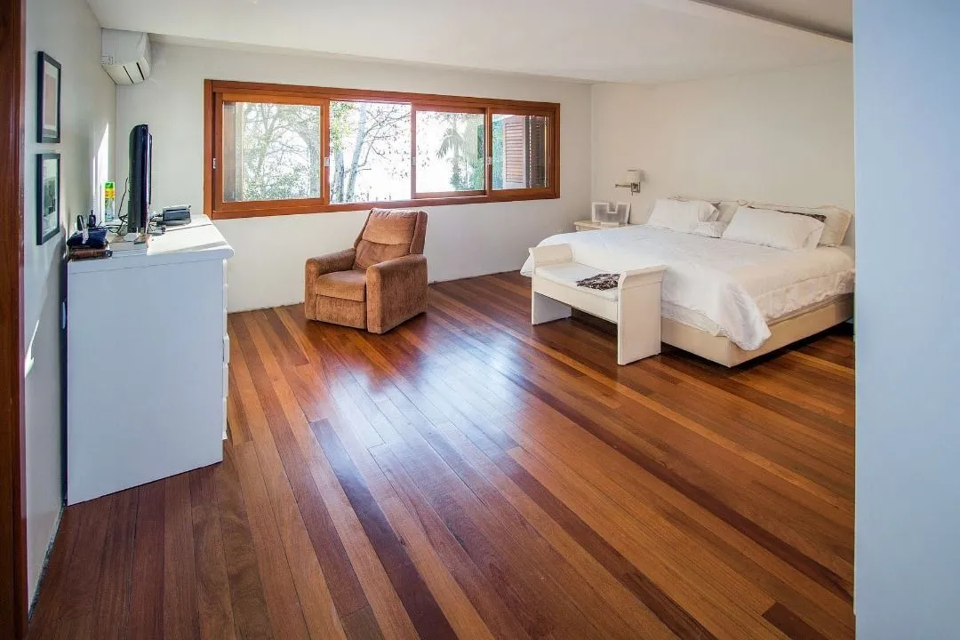 Imagem Casa para Venda - 420m², 4 dormitórios, sendo 3 suites, 5 vagas - Tristeza