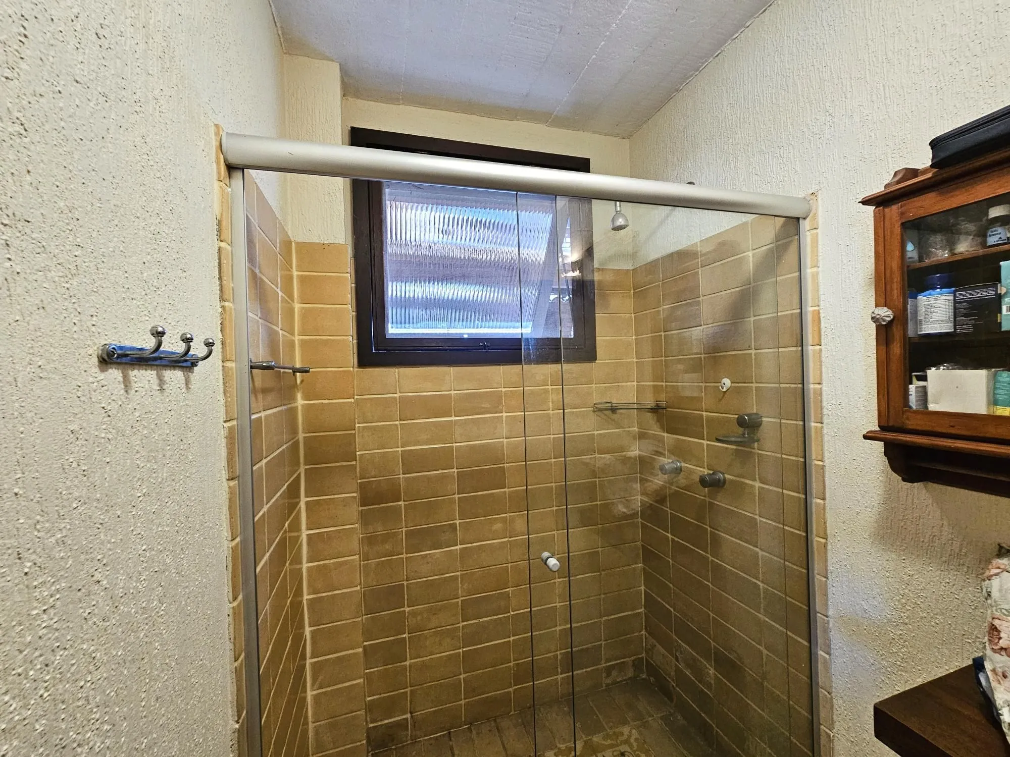 Imagem LINDA CASA NO BAIRRO GUARUJÁ - TERRENO COM 22 METROS DE FRENTE