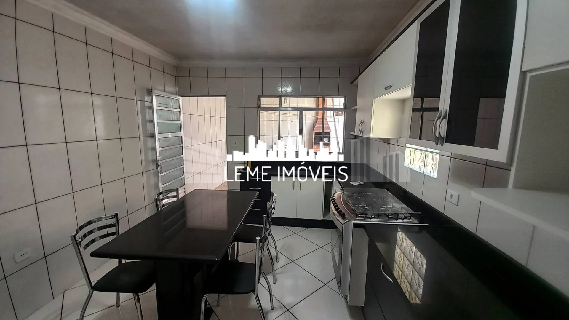 Imagem SOBRADO COM "02" (DOIS) DORMITÓRIOS, "01" (UMA) SALA, "01" (UMA) COZINHA COM ARMÁRIO PLANEJADO E M...