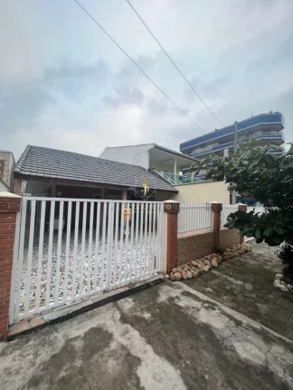 Foto do imóvel Casa em Guaratuba na região Central, muito bem localizada, uma quadra da av. 29 de abril. em Rua João Candido