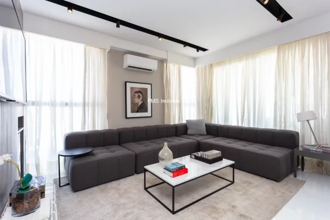 Imagem Imperdível apartamento para locação na Vila Nova Conceição com 1 suíte, 2 banheiros e 2 vagas de garagem. Confira!