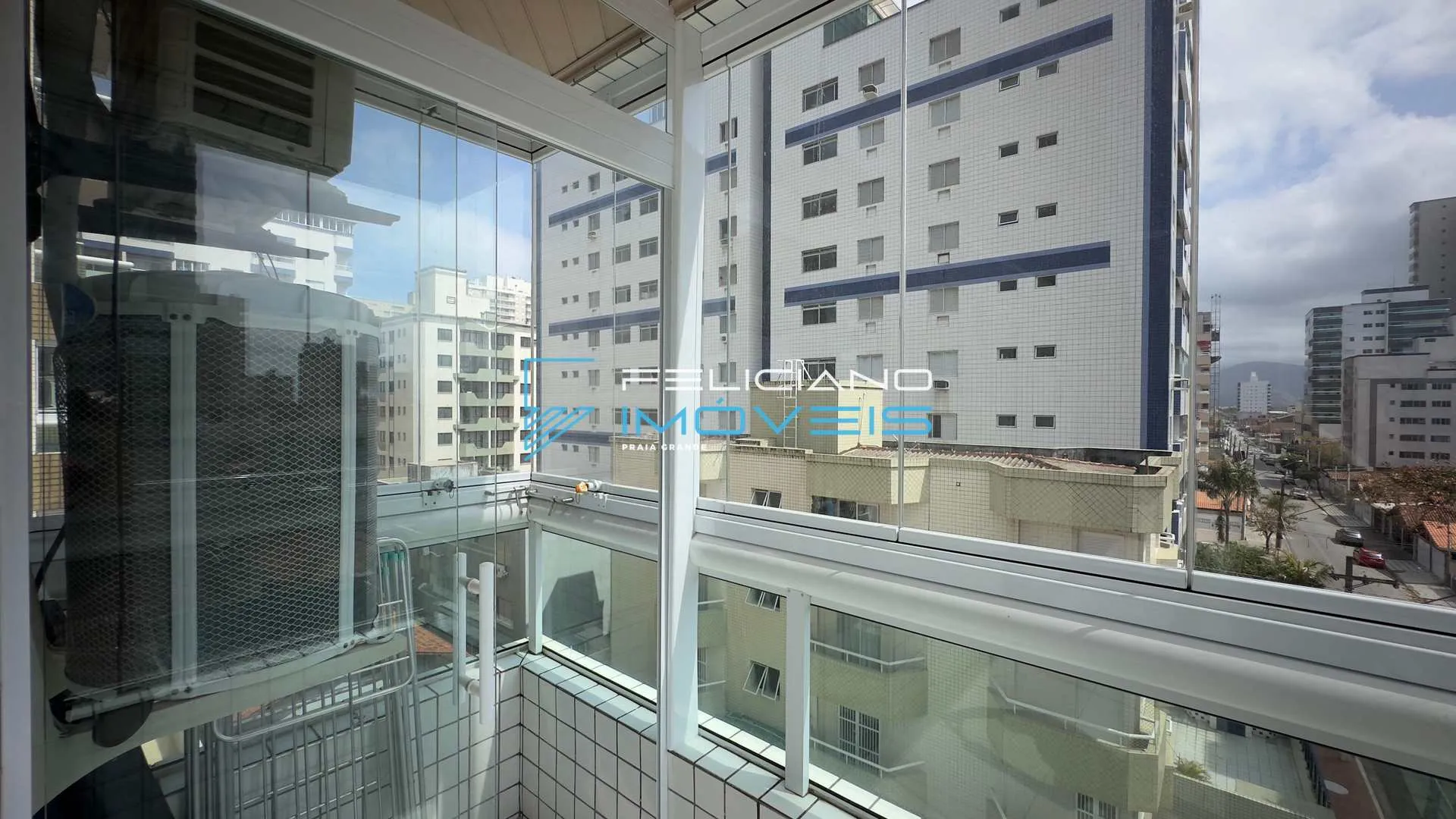Imagem Apartamento na Ocian com 2 dormitórios e área de lazer.