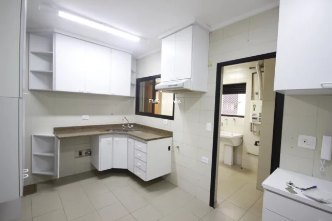Imagem Apartamento à venda ou locação na Vila Nova Conceição, com 2 suítes, 2 vagas.