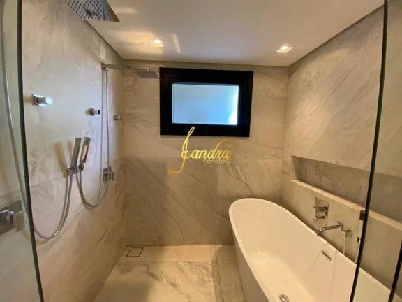 Imagem Sobrado com piscina, 06 suítes, mobiliado e decorado
