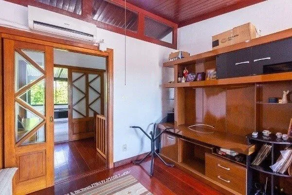 Imagem Cobertura para Venda - 100.94m², 3 dormitórios, sendo 1 suites, 2 vagas - Petrópolis