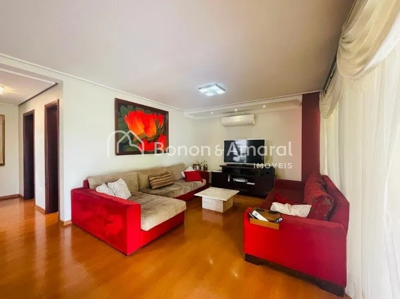 Imagem Casa Espaçosa e Confortável à Venda no Condomínio Vivenda das Quaresmeiras, em Valinhos