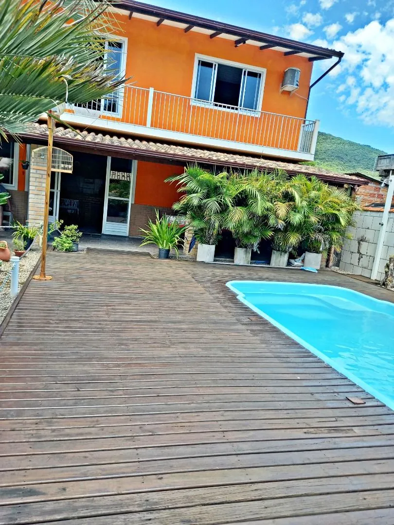 Imagem Casa à venda com 3 quartos 1 suíte, 160m² em Ribeirão da Ilha Florianópolis