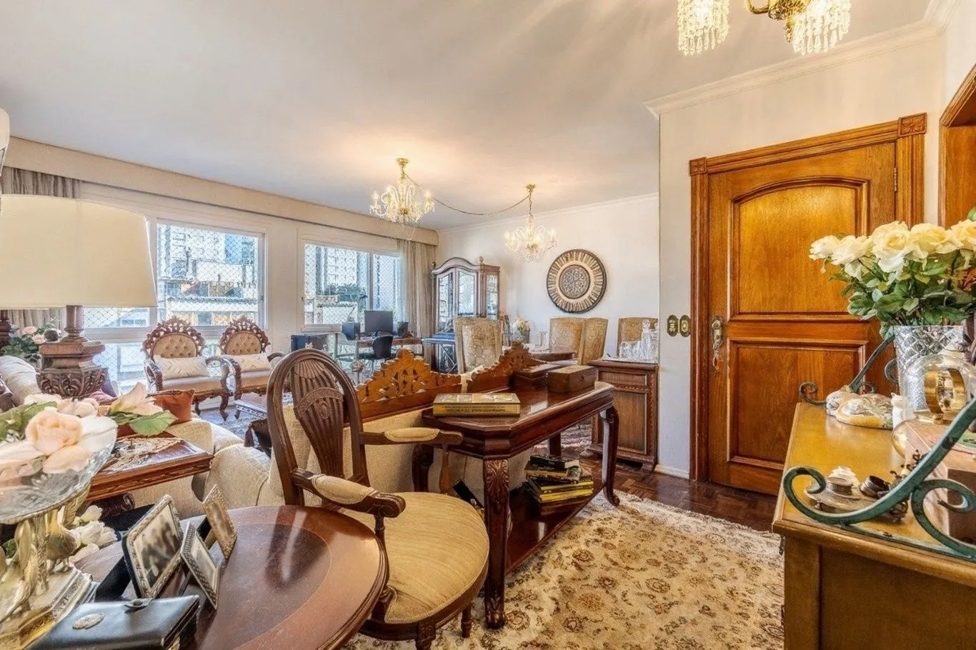Imagem Vende-se apartamento com 3 quartos (1 suíte), 122 m² e 1 vaga - Petrópolis