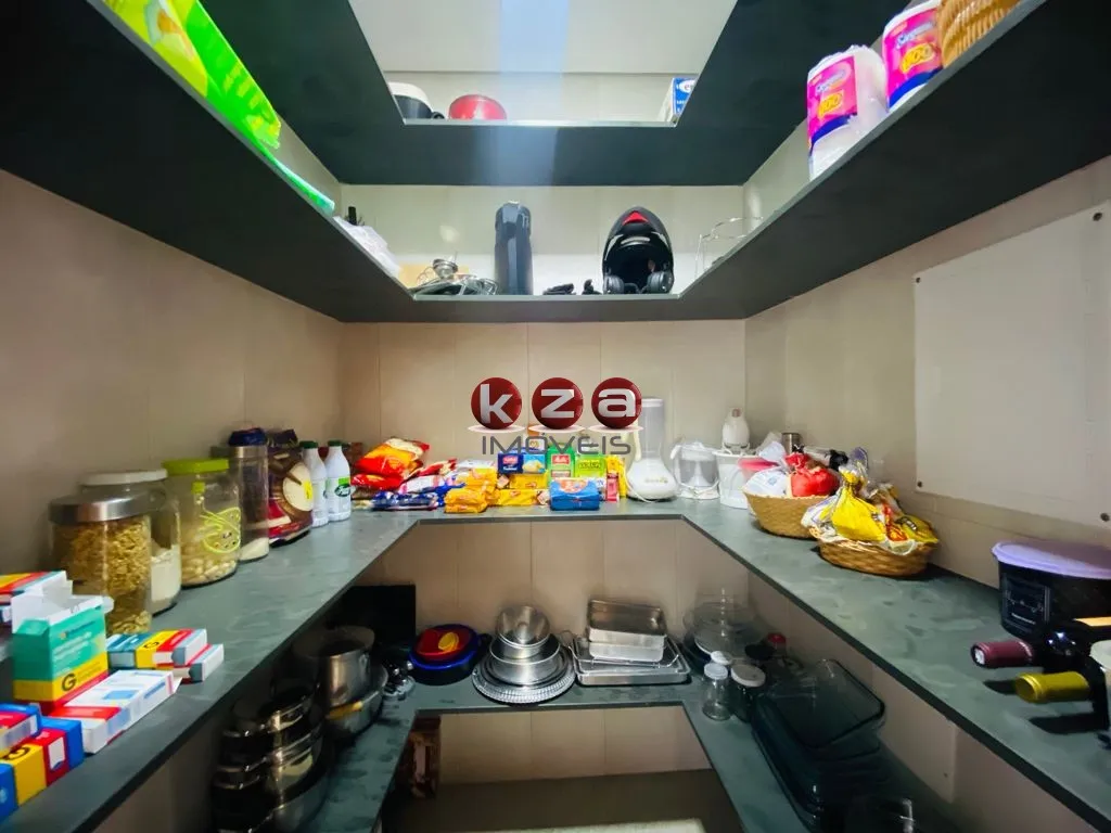 Imagem Luxuosa casa em condomínio à venda em Valinhos-SP, no Condomínio Canto Del Bosco: 3 quartos, 3 suítes, 3 salas, 4 vagas de garagem, 367m².