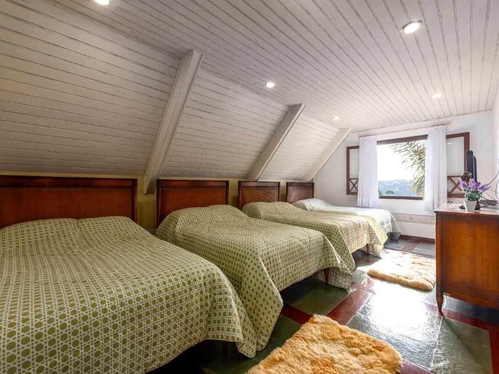 Imagem Casa em Campos do Jordão-SP, casa e jardim Manancial Campos do Jordão SP, casa com 4 quartos e 4 suítes em Campos do Jordão sp, casa 4 dormitórios