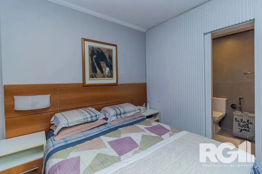 Imagem Apartamento com 94m², 3 quartos, 1 suíte, 2 vagas, no bairro Cristo Redentor em Porto Alegre..