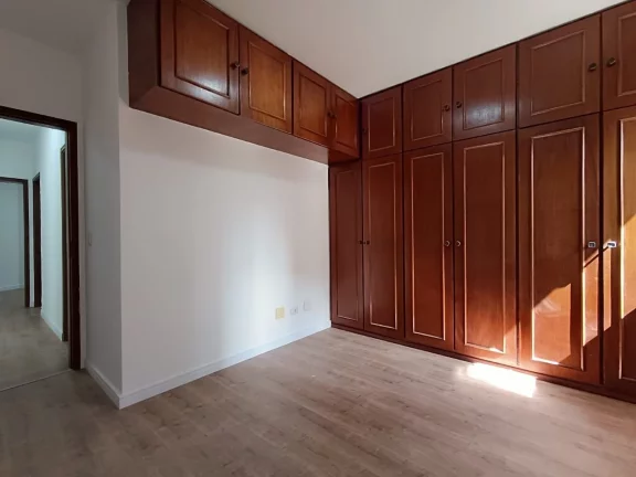 Imagem Apartamento na Ponta da praia com 03 quartos e sacada!