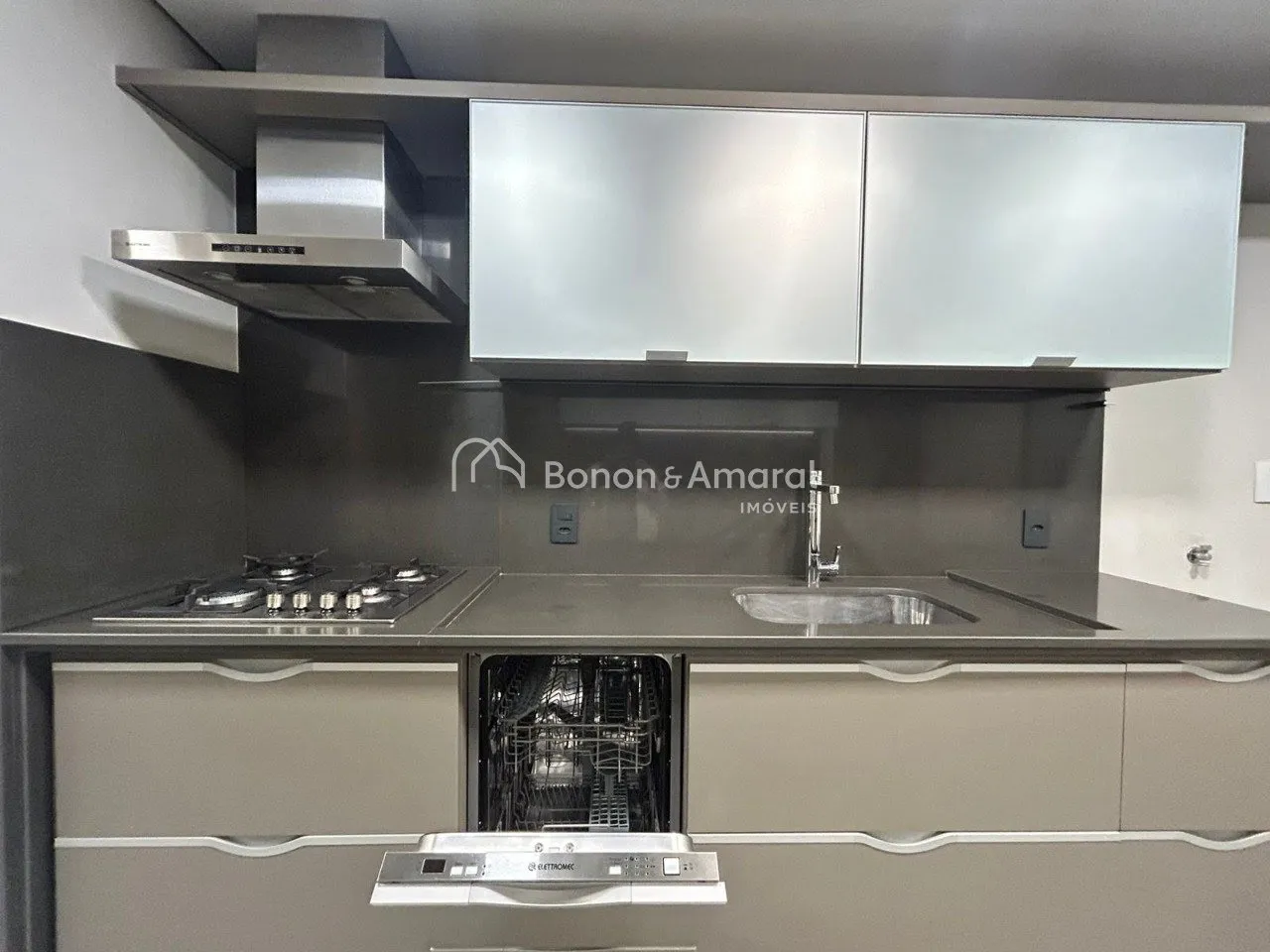 Imagem Alto Padrão no Cambuí - 2 Suítes, Varanda Gourmet, Andar Alto e Vista Privilegiada