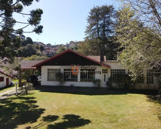 Foto do imóvel Casa com 3 dormitórios à venda, 270 m² por R$ 1.200.000 - Vila Abernéssia - Campos do Jordão/SP